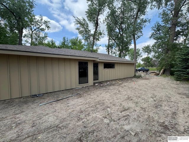 S-1095 Maple Lane, Fremont, NE 68025