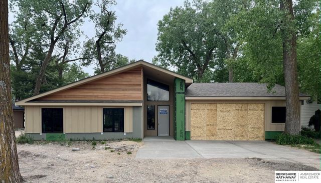 S-1095 Maple Lane, Fremont, NE 68025