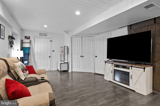 11 YORKTOWNE CT, Littlestown, PA 17340