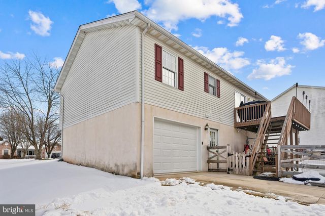 11 YORKTOWNE CT, Littlestown, PA 17340