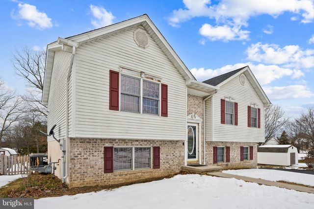 11 YORKTOWNE CT, Littlestown, PA 17340