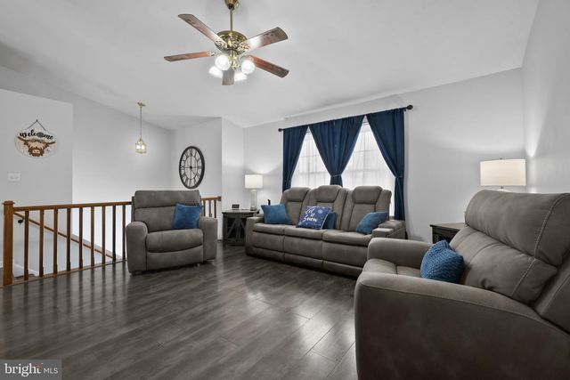 11 YORKTOWNE CT, Littlestown, PA 17340