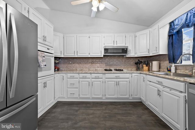 11 YORKTOWNE CT, Littlestown, PA 17340