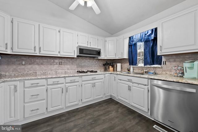 11 YORKTOWNE CT, Littlestown, PA 17340