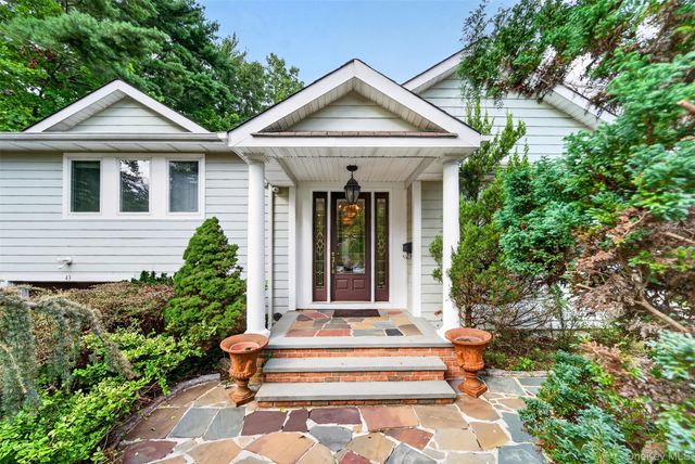 43 Fernwood Lane, Roslyn, NY 11576
