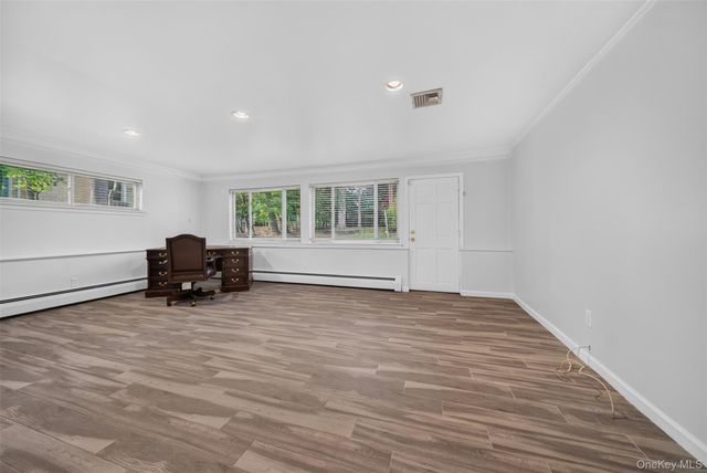 43 Fernwood Lane, Roslyn, NY 11576