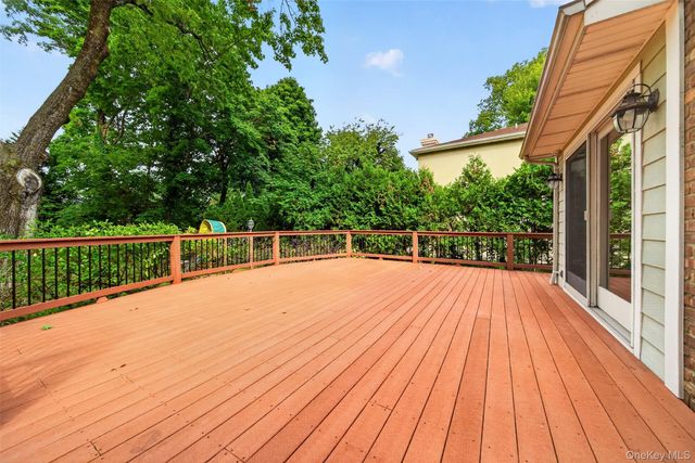 43 Fernwood Lane, Roslyn, NY 11576
