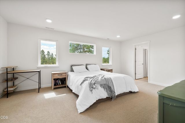 16487 Bassett Road, La Pine, OR 97739