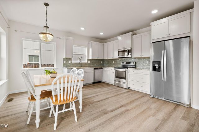 16487 Bassett Road, La Pine, OR 97739