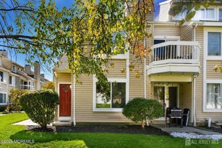 56 Farnham Square, Parlin, NJ 08859