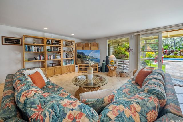 294 Awakea Road, Kailua, HI 96734