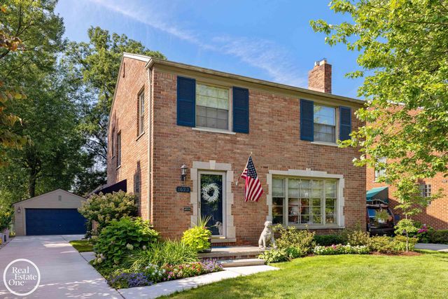 1623 Severn Road, Grosse Pointe Woods, MI 48236