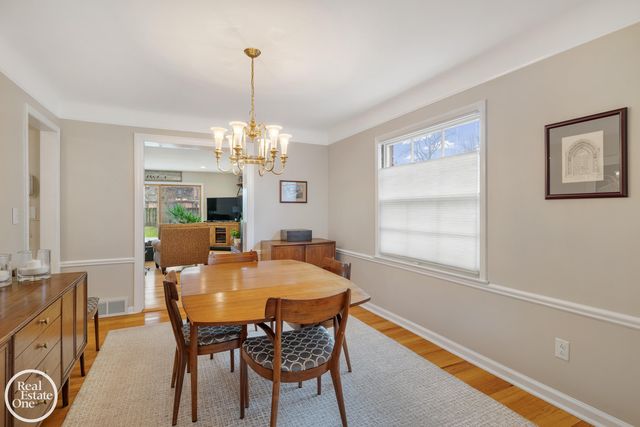 1623 Severn Road, Grosse Pointe Woods, MI 48236