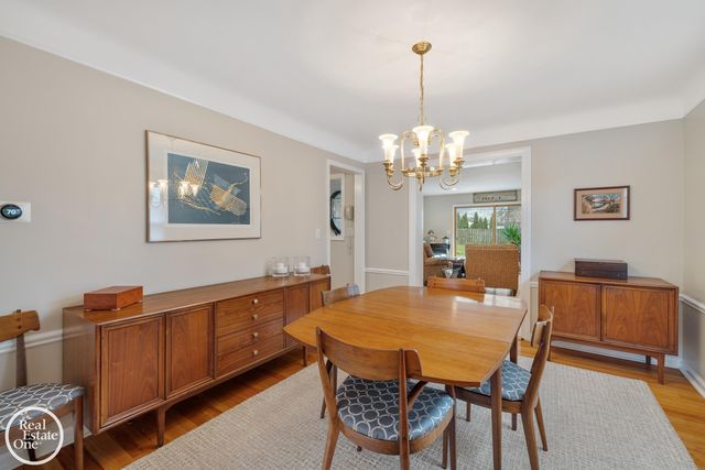 1623 Severn Road, Grosse Pointe Woods, MI 48236