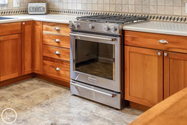 1623 Severn Road, Grosse Pointe Woods, MI 48236