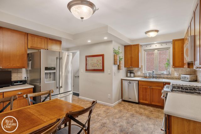 1623 Severn Road, Grosse Pointe Woods, MI 48236