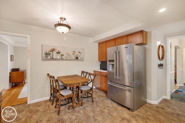 1623 Severn Road, Grosse Pointe Woods, MI 48236