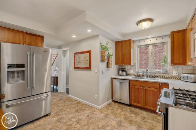 1623 Severn Road, Grosse Pointe Woods, MI 48236