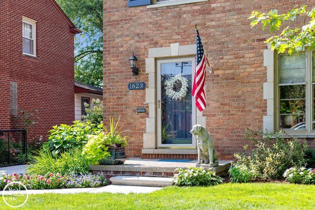 1623 Severn Road, Grosse Pointe Woods, MI 48236