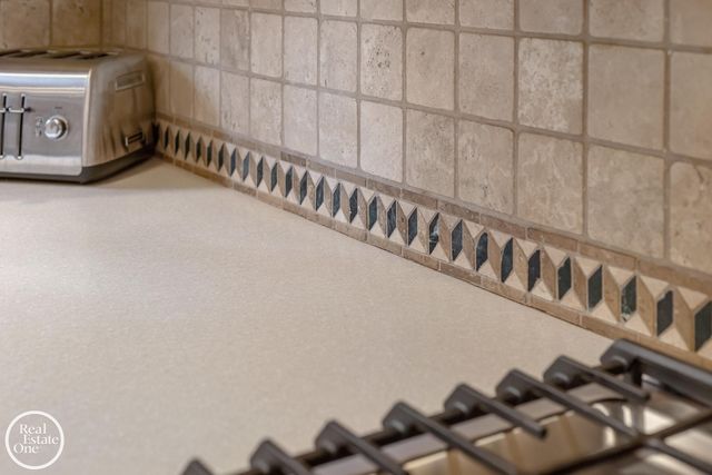 1623 Severn Road, Grosse Pointe Woods, MI 48236