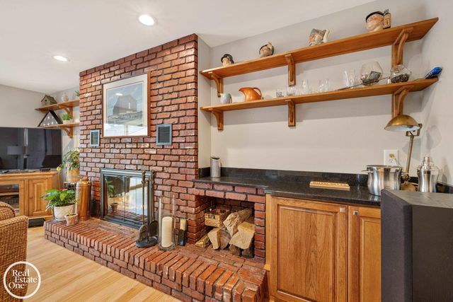 1623 Severn Road, Grosse Pointe Woods, MI 48236