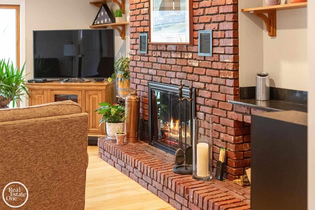 1623 Severn Road, Grosse Pointe Woods, MI 48236