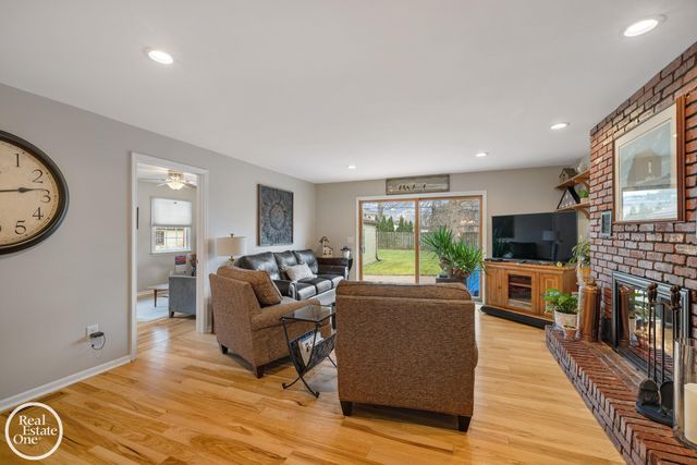 1623 Severn Road, Grosse Pointe Woods, MI 48236