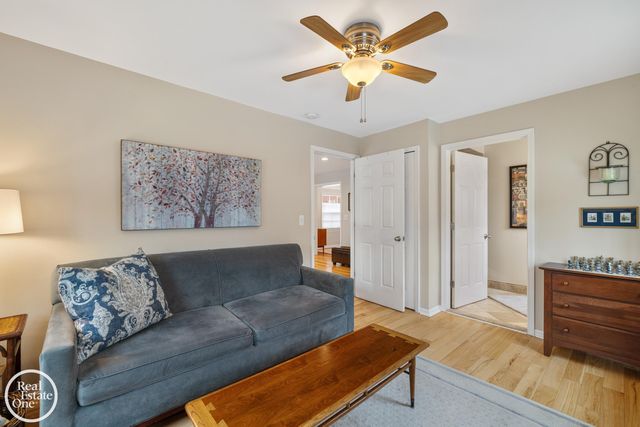 1623 Severn Road, Grosse Pointe Woods, MI 48236