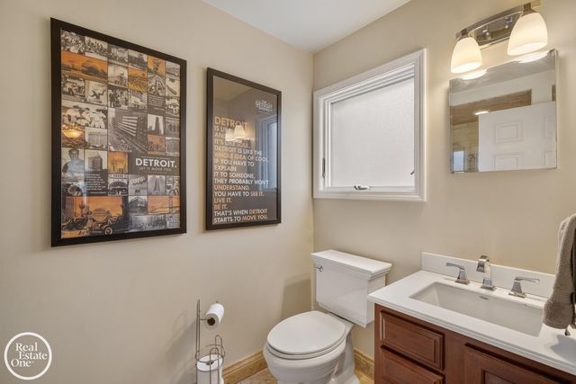 1623 Severn Road, Grosse Pointe Woods, MI 48236