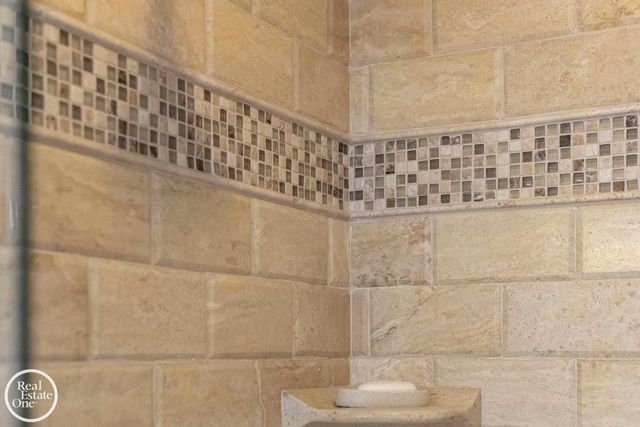 1623 Severn Road, Grosse Pointe Woods, MI 48236