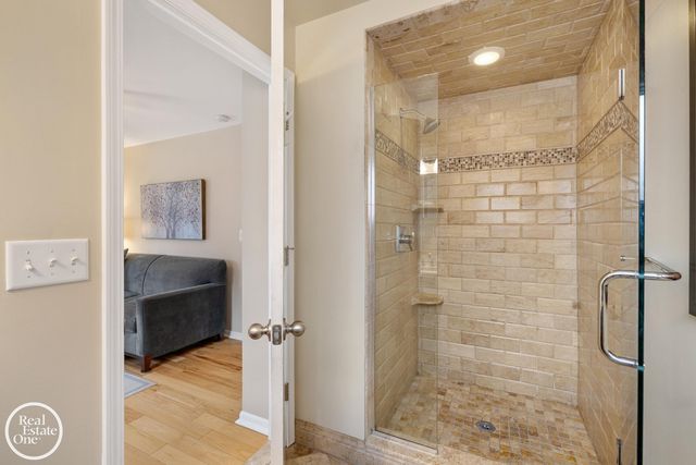 1623 Severn Road, Grosse Pointe Woods, MI 48236