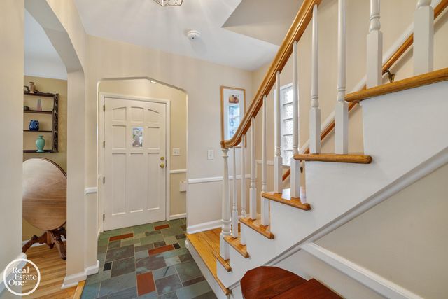 1623 Severn Road, Grosse Pointe Woods, MI 48236