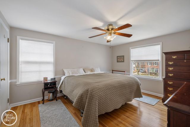 1623 Severn Road, Grosse Pointe Woods, MI 48236