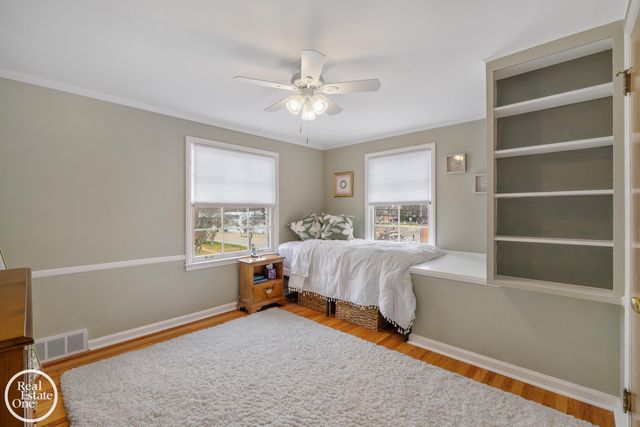 1623 Severn Road, Grosse Pointe Woods, MI 48236