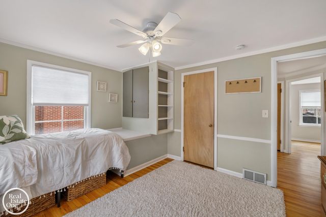 1623 Severn Road, Grosse Pointe Woods, MI 48236