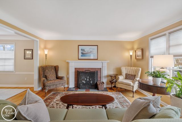 1623 Severn Road, Grosse Pointe Woods, MI 48236