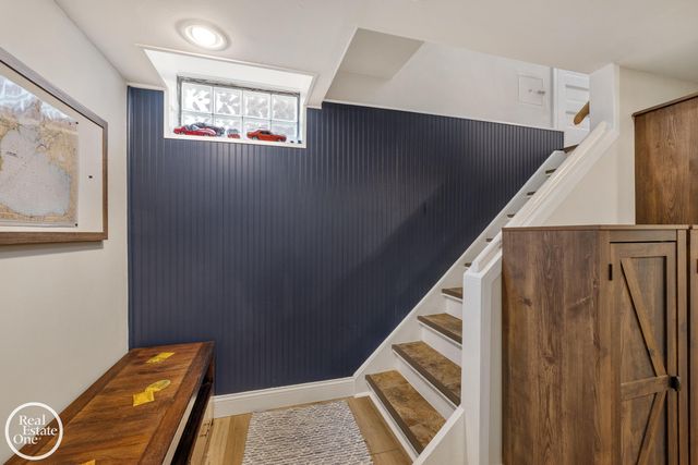 1623 Severn Road, Grosse Pointe Woods, MI 48236