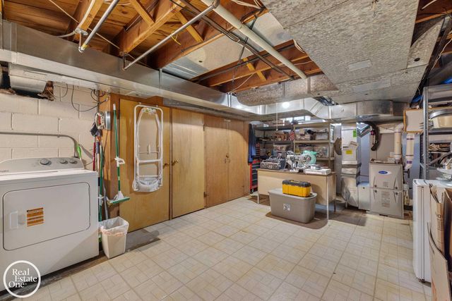 1623 Severn Road, Grosse Pointe Woods, MI 48236