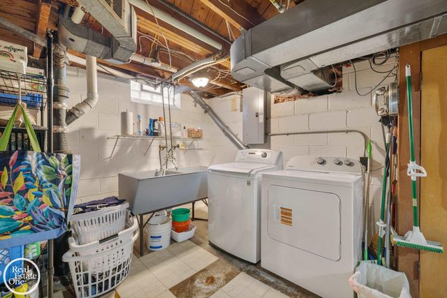 1623 Severn Road, Grosse Pointe Woods, MI 48236