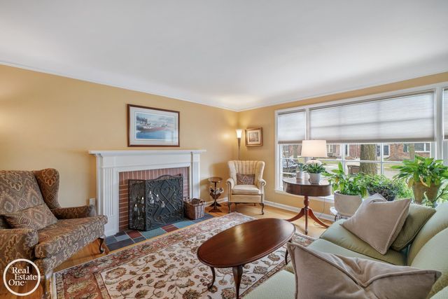 1623 Severn Road, Grosse Pointe Woods, MI 48236