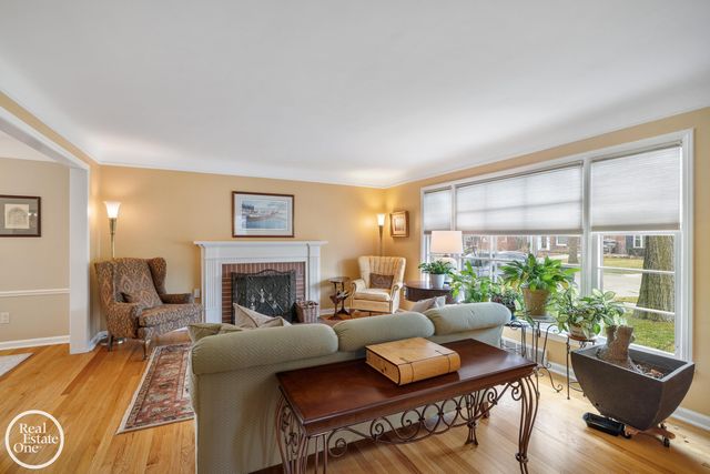 1623 Severn Road, Grosse Pointe Woods, MI 48236