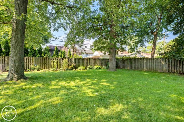 1623 Severn Road, Grosse Pointe Woods, MI 48236