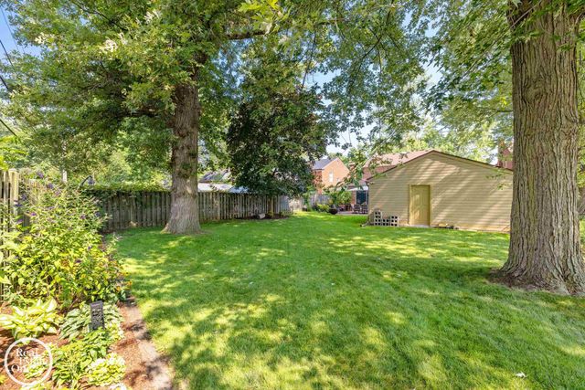 1623 Severn Road, Grosse Pointe Woods, MI 48236