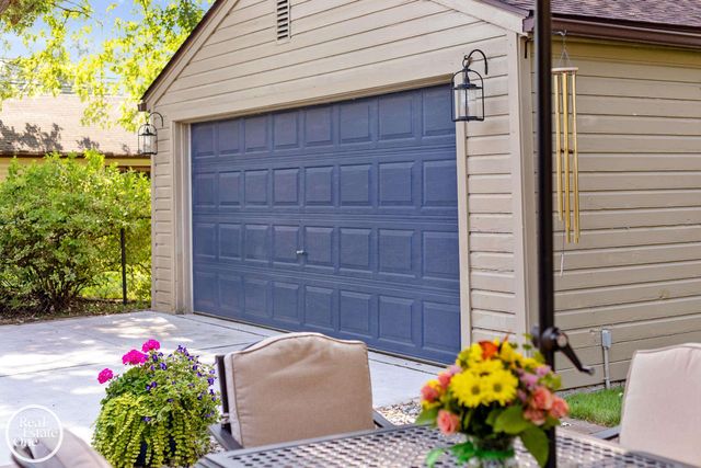 1623 Severn Road, Grosse Pointe Woods, MI 48236