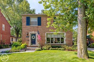 1623 Severn Road, Grosse Pointe Woods, MI 48236