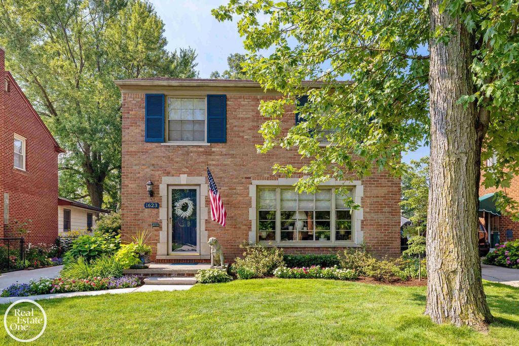 1623 Severn Road, Grosse Pointe Woods, MI 48236