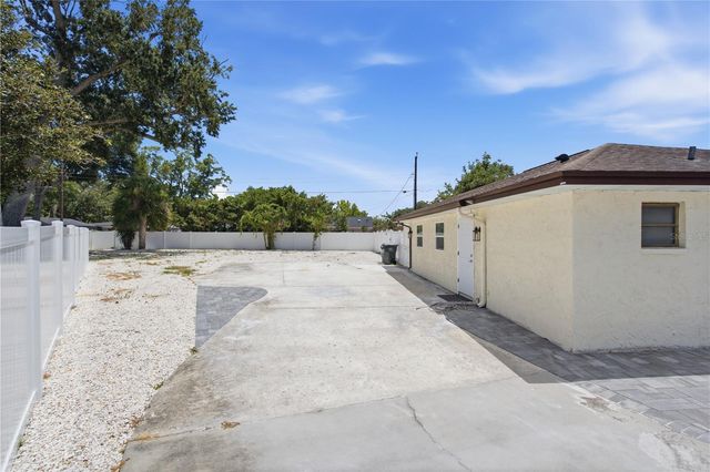 1433 ELLISON LANE, Lakeland, FL 33801