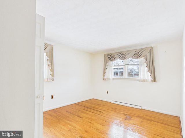 2370 LOUCKS RD, York, PA 17408