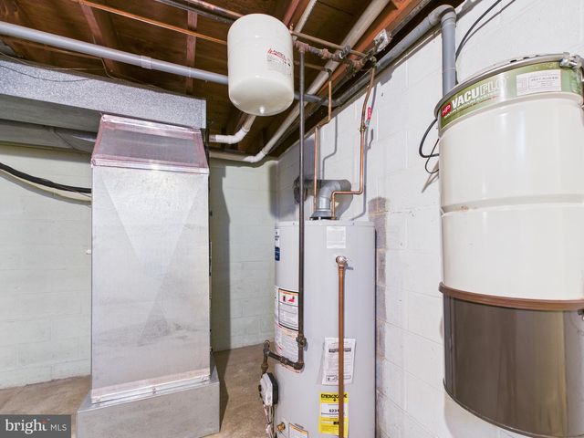 2370 LOUCKS RD, York, PA 17408