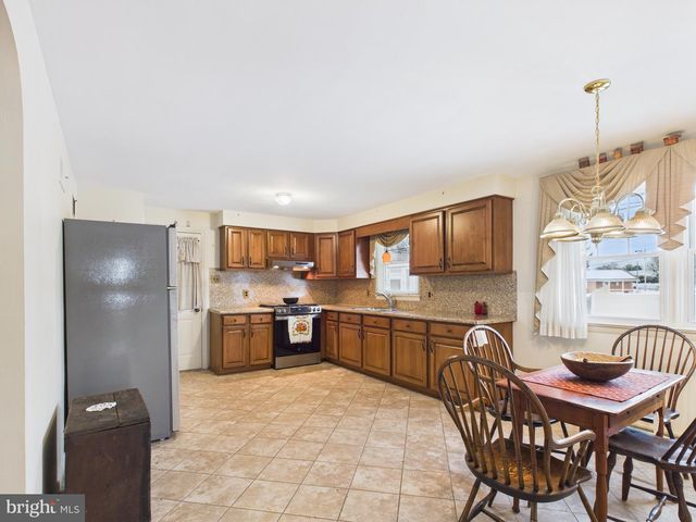 2370 LOUCKS RD, York, PA 17408